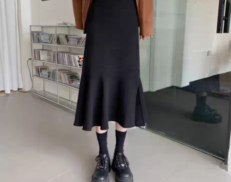 转卖黑色针织灯芯绒半身裙女秋冬显瘦大码胖m...