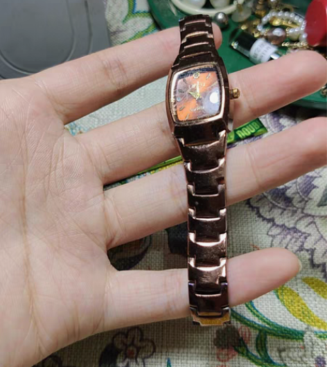 包邮手表女likeu 当饰品出 颜色较复古...