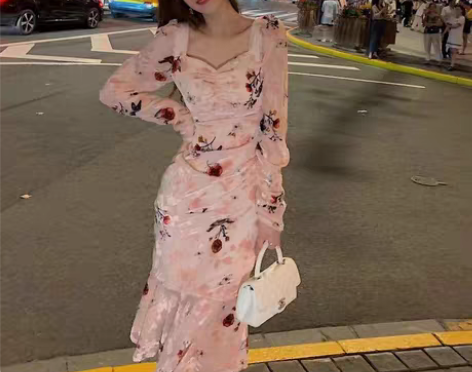 包邮全新带吊牌 阿姐家春夏法式复古丝绒碎花...