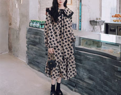 转卖法式复古娃娃领碎花连衣裙女2022秋季...