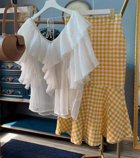 高腰半身鱼尾裙，全新 S M号码可穿。售出...