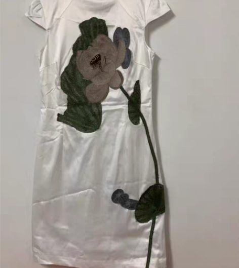 包邮后构想白锦棉中国风重工刺绣荷花旗袍改良...