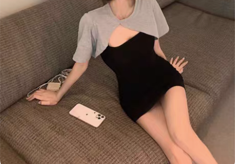 纯欲风缕空吊带连衣裙性感褶皱收腰显瘦包臀裙...