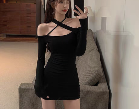 转卖【狂欢价】纯欲风性感挂脖一字肩吊带连衣...