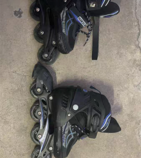 儿童滑冰鞋。。。平时鞋码2633码。。初学...