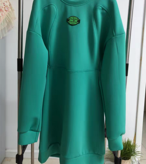 包邮时尚运动风空气棉立体裁剪女款连衣短裙，...