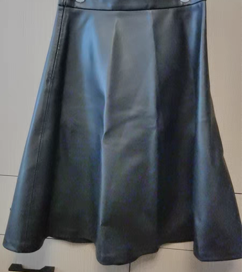 包邮哥弟A型中长皮裙（PU）2码，几乎全新...
