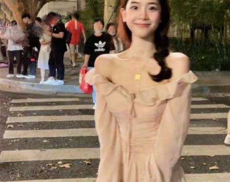 转卖法式复古港风茶歇裙子高级感一字肩温柔赫...