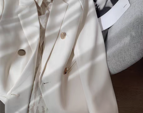 转卖TTBT白色西装外套女高级感2023春...