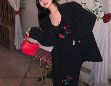 转卖法式复古港风设计感玫瑰刺绣黑色显瘦针织...