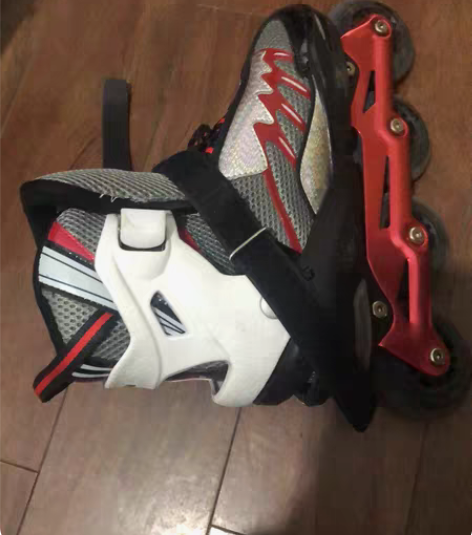 轮滑鞋  九成新 无瑕疵  正常使用 尺码...