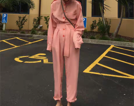 转卖连体裤 S码 感兴趣的话点“我想要”和...