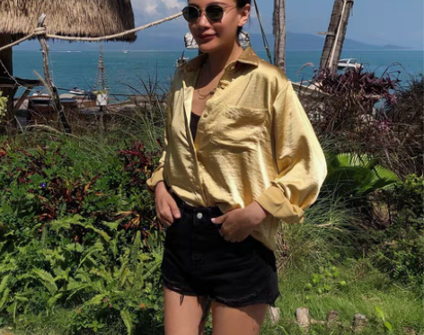 转卖店主自留 好版型复古高腰水洗破边黑色牛...