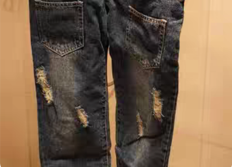 包邮女童背带牛仔裤140码，9.5成新，臀...