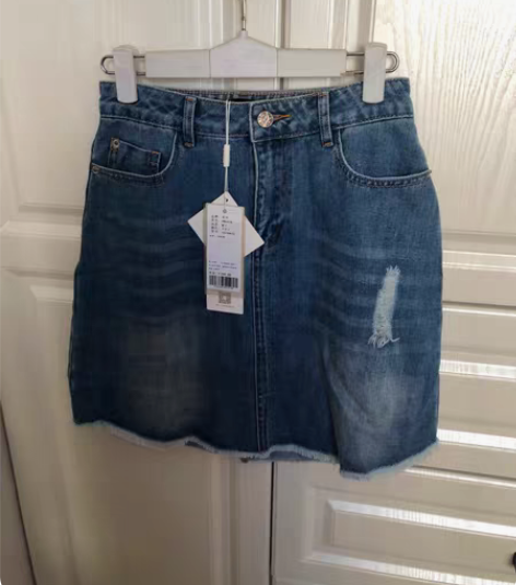 包邮丝珂牛仔半身裙，全新呆吊牌，原价299...