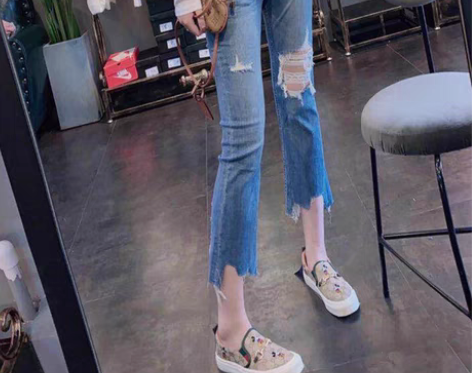 转卖欧货破洞牛仔裤女春夏季2022新款薄款...