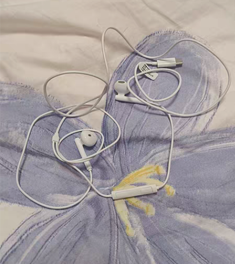 包邮荣耀原厂耳机闲置，就用了一次，跟新的一...