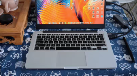 出自用苹果Macbook Pro A150...