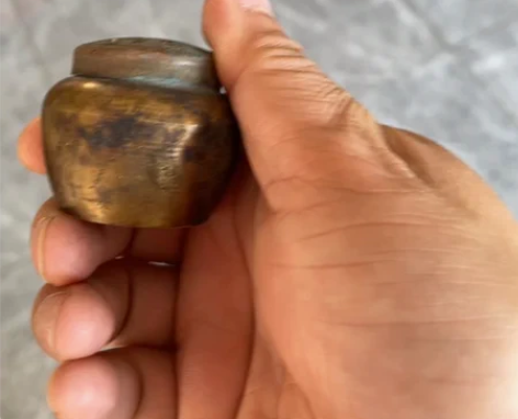 几十年的小香薰一个，黄铜加厚工艺.东西小精...