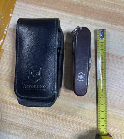 维氏军刀 多功能小刀 成色如图 型号不懂 ...