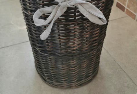 藤编收纳筐， 盖子周围一圈掉了，其他没问题...