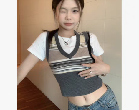 转卖马甲针织背心女秋冬美式辣妹复古叠穿条纹...