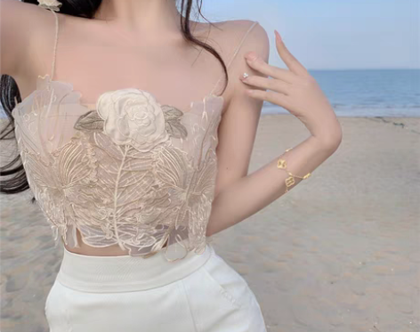 转卖设计感独特短款吊带背心女夏季性感辣妹风...