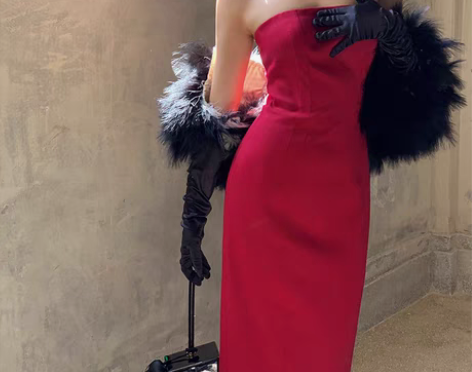 转卖小丽红与黑抹胸连衣裙内搭2023春装赫...