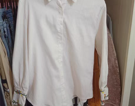 包邮朝花夕拾刺绣白衬衫~ 感兴趣的话点“我...