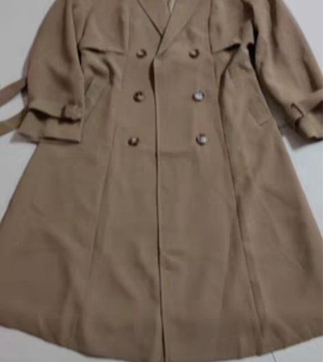 包邮全新朝花夕拾品牌的风衣，带吊牌，质量和...