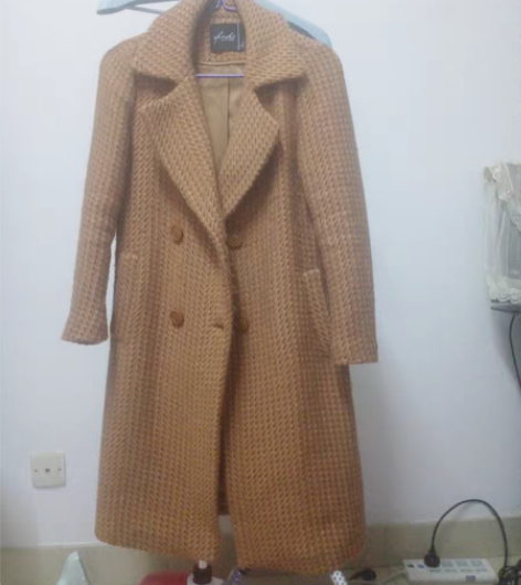 大衣朝花夕拾羊毛大衣，穿过2次，有些起球。...