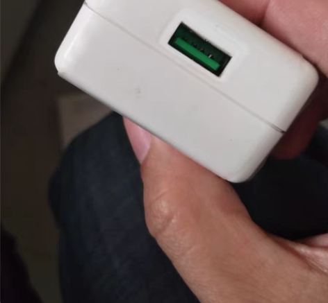 oppo充电器一套， 感兴趣的话点“我想要...