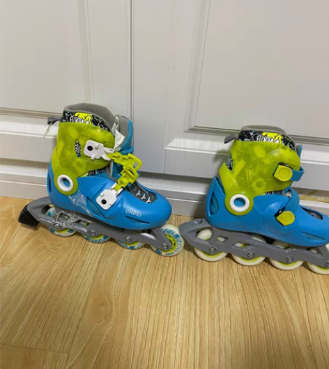 迪卡侬儿童溜冰鞋全套，溜冰鞋，袜子，包包全...