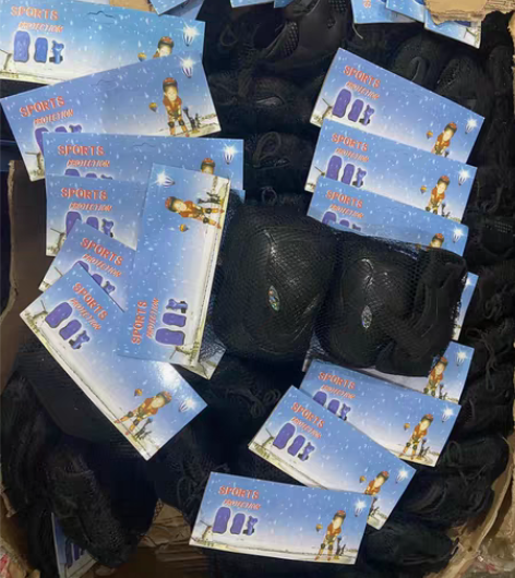 包邮轮滑漂移板护具便宜出售 边远地区不包邮...