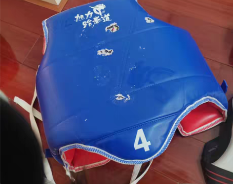 跆拳道护具全套 胸前有贴纸残留¥501人想要