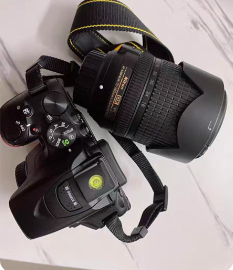 尼康D5600+18-140VR镜头 成色...