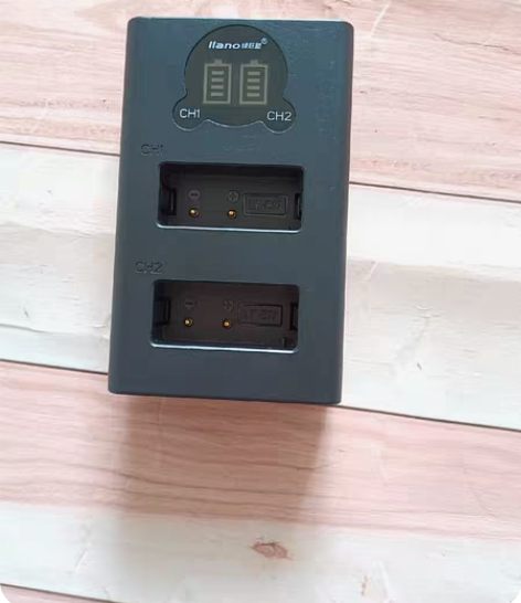 包邮佳能LP-E17绿巨能充电器 适用于佳...
