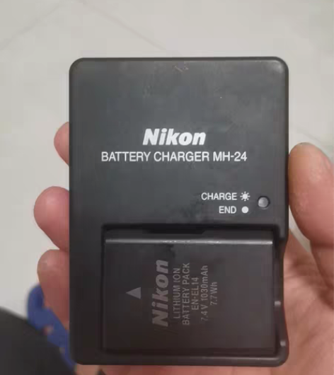 包邮全新尼康EN-EL14原装电池带充电器...