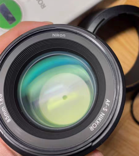 嘎嘎新的尼康85f1.8g 人像镜头 对焦...