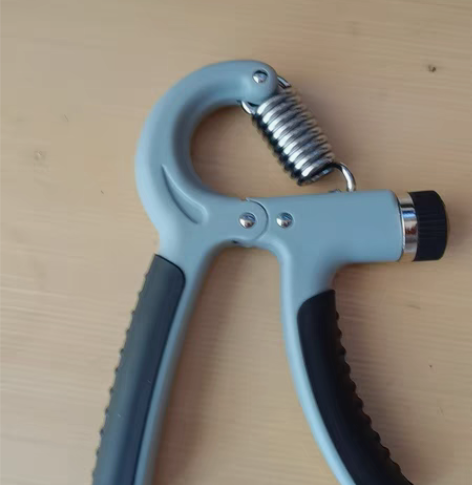 包邮出售一个握力器 感兴趣的话点“我想要”...