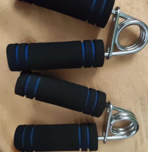 握力器两个五元，老公买的，就没见他用过，给...