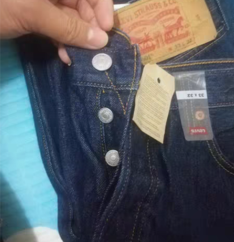 包邮李维斯牛仔裤全新,标签拆掉了,没穿过,...