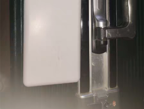 出售一个中型充电宝三万的，由于本人快要毕业...