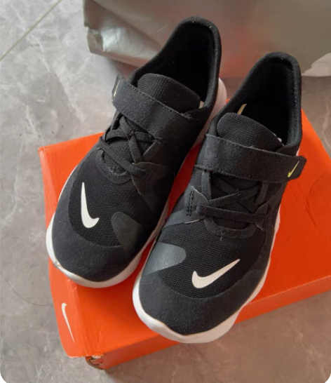 包邮正品耐克男女宝运动鞋2Y，33.5码的...