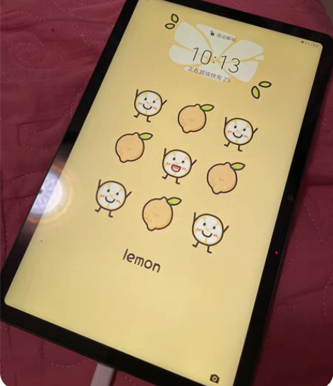 听说又得上网课了，来吧 荣耀平板V6 插卡...