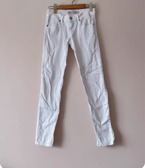 深蓝色牛仔裤，120斤以内穿 感兴趣的话点...