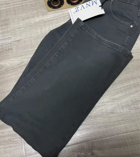 转卖博主闲置！全新仅试穿！MNVZ新款直筒...