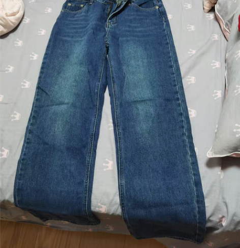 【胡楚靓直播间买的牛仔裤】，真实颜色更偏向...