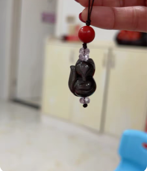 银耀石手机挂绳。配珠紫水晶跟红朱砂。聪明灵...