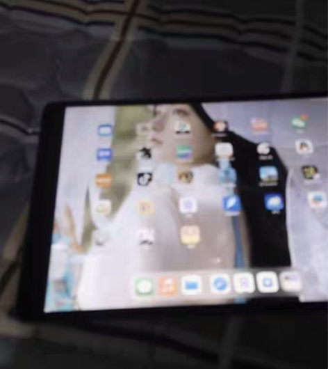 ipad air3wifi版，机身有微微弯...